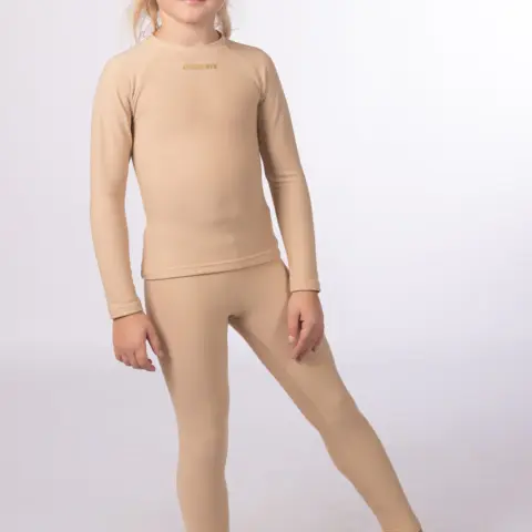 Ugoskate ā Taitoluistelun lƤmpƶkerrasto ā Housut ja paita
